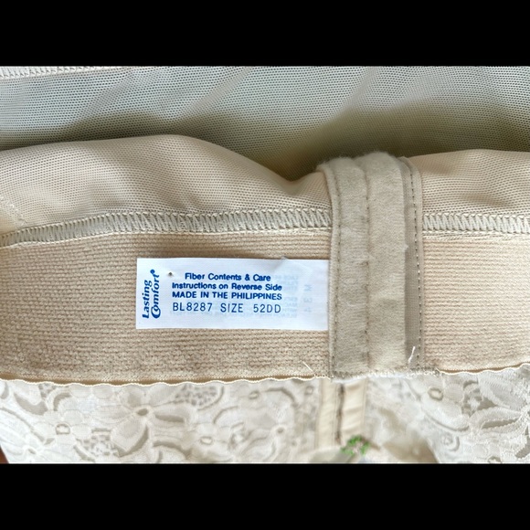 Lasting Comfort Front Close Wireless Longline Bra - Picture 9 of 10